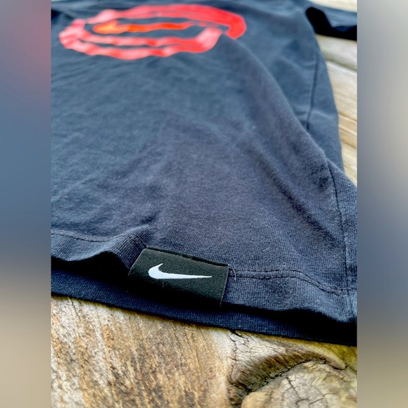 Nike Dri-Fit Swoosh Logo T. Shirt Boys S Black Basketball Graphic Super Soft Tee - Picture 2 of 8